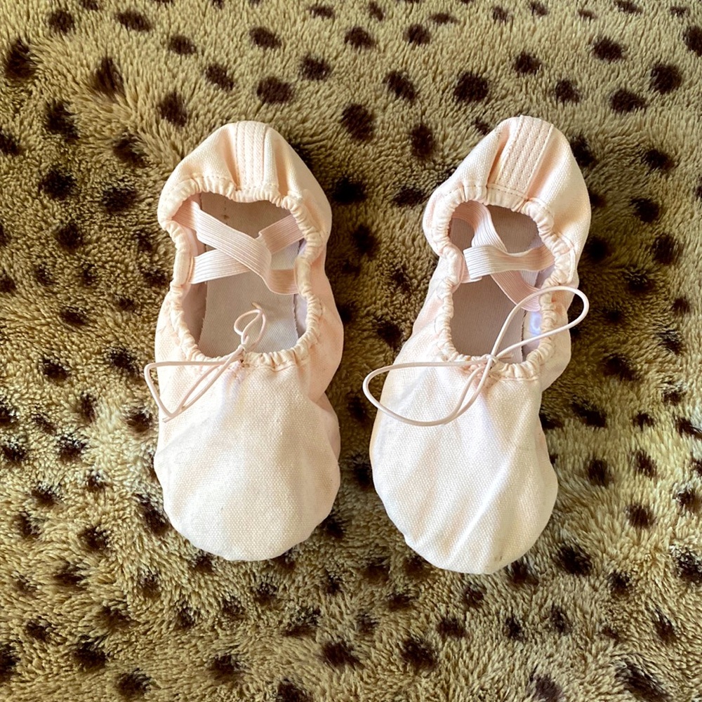 Girls ballet shoes 🩰
